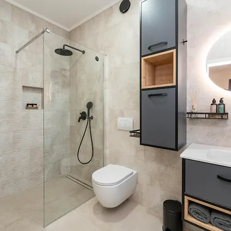 Apartment Stayinnin 3-bed - Close To