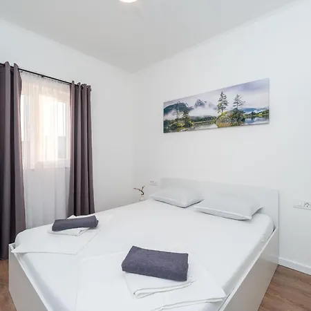 Stayinnin 3-bed - Close To Apartment