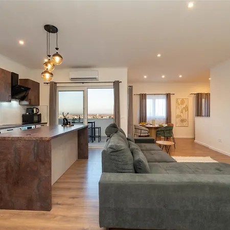 Stayinnin 3-bed - Close To