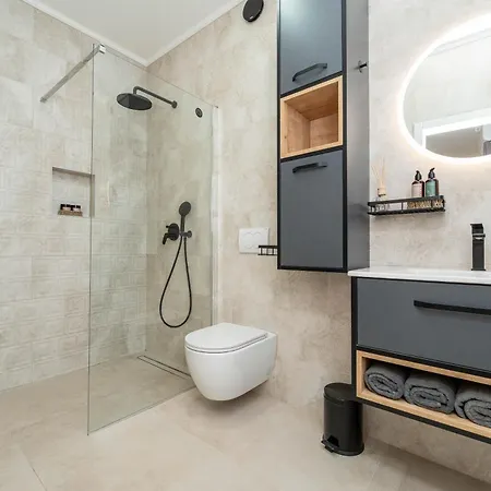 Apartment Stayinnin 3-bed - Close To
