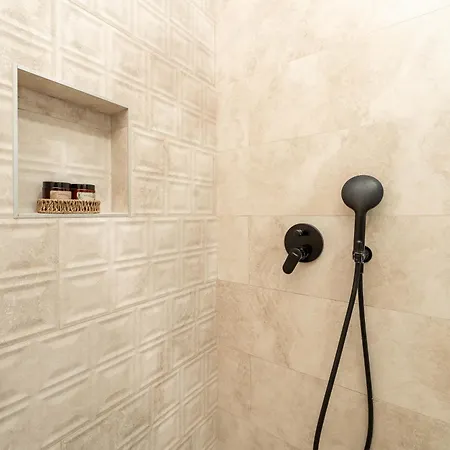 Stayinnin 3-bed - Close To Apartment *